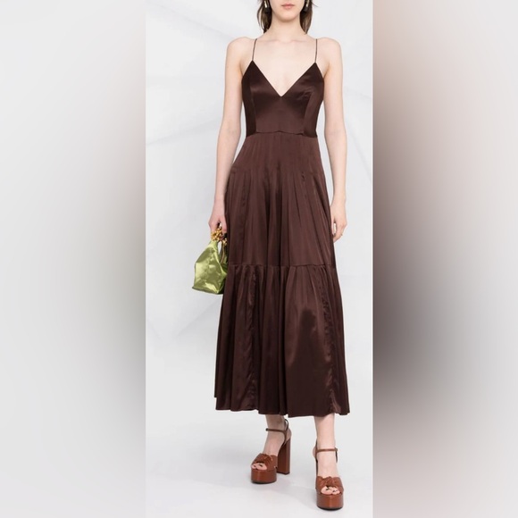 V-neck pleated dress - Picture 3 of 12